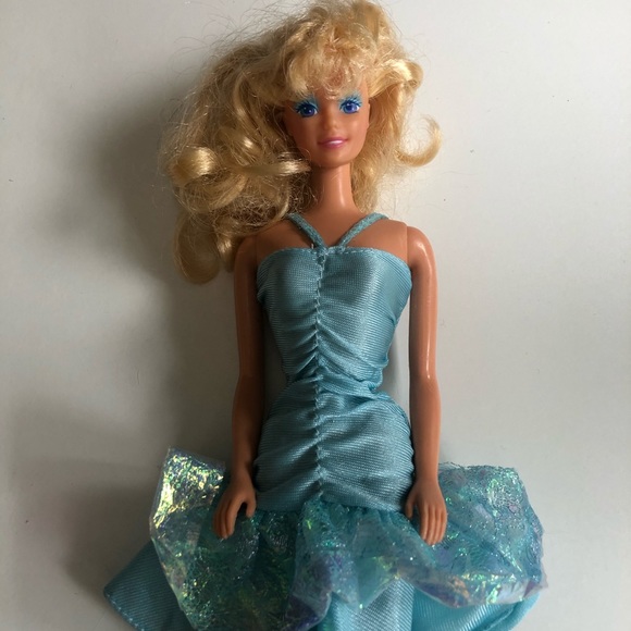 1988 Fashion Play Barbie - Picture 2 of 4